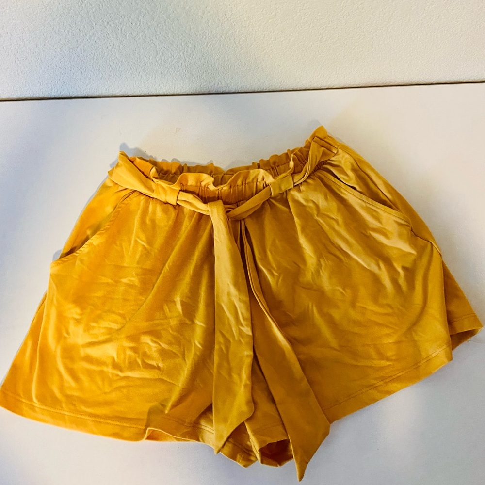 ❤️3/$15 Sale!❤️  Yellow shorts. Size Small